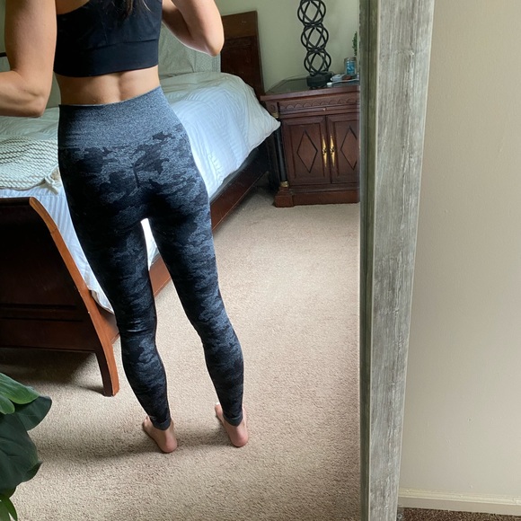 Gymshark High-Waisted Tights - Picture 3 of 6